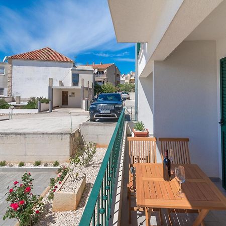 Beachfront Apartments Villa Sisa 프리모스턴 외부 사진